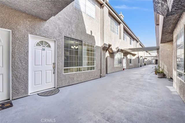 18347 Saticoy 24, Reseda, CA 91335