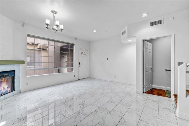 18347 Saticoy 24, Reseda, CA 91335