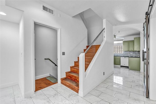 18347 Saticoy 24, Reseda, CA 91335