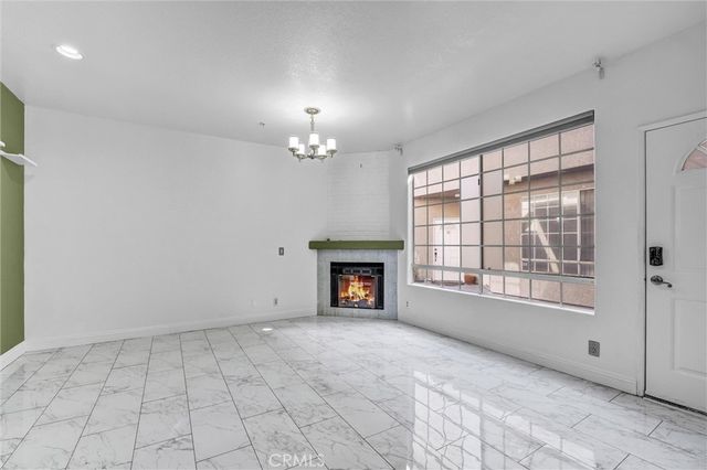 18347 Saticoy 24, Reseda, CA 91335
