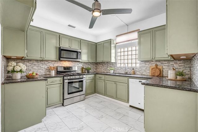 18347 Saticoy 24, Reseda, CA 91335