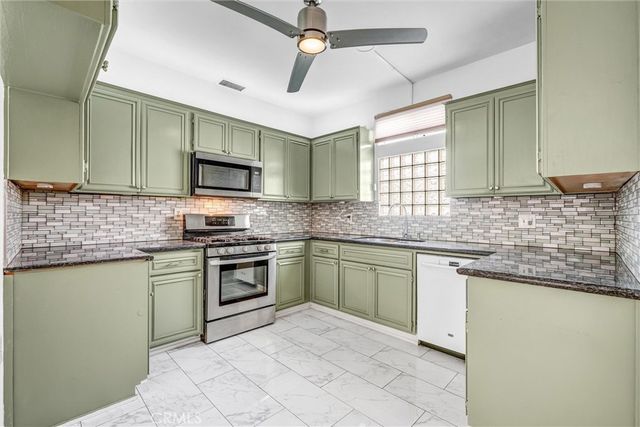 18347 Saticoy 24, Reseda, CA 91335