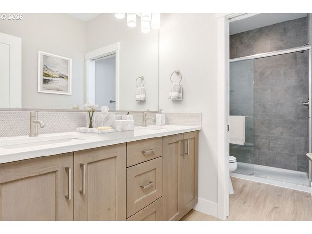 6624 Se KINNAMAN St, Hillsboro, OR 97123