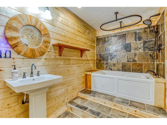 22 Nw LUCAS St, Stevenson, WA 98648