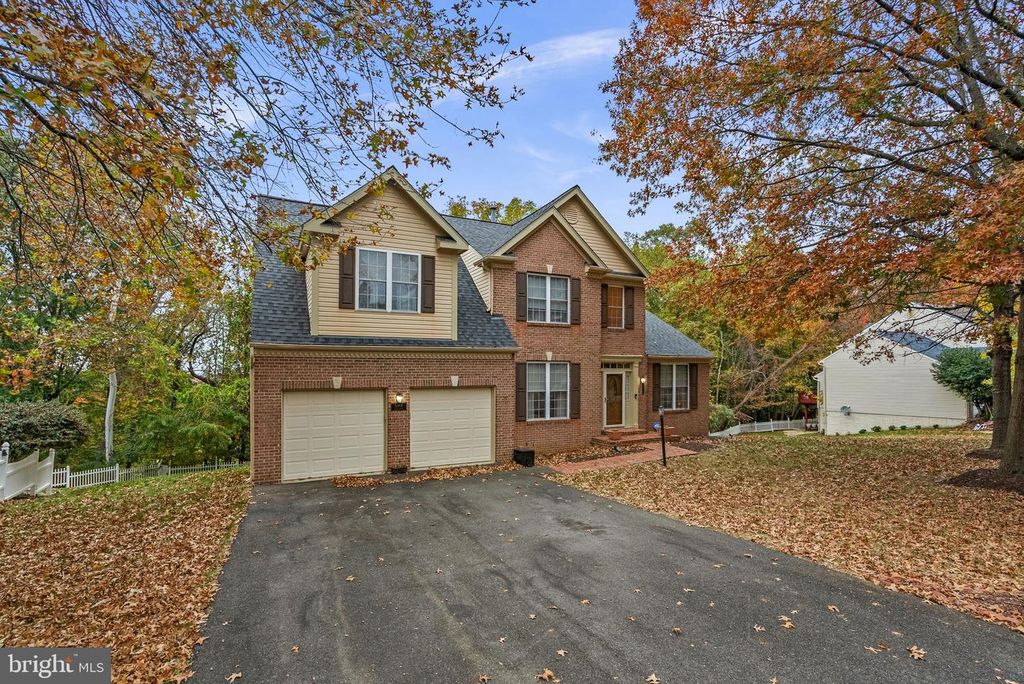 Image 2 of property listing at 12901 CANOE CT, Fort Washington, MD 20744