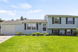 98 Brandy Wine Terrace Terrace, Henrietta, NY 14623