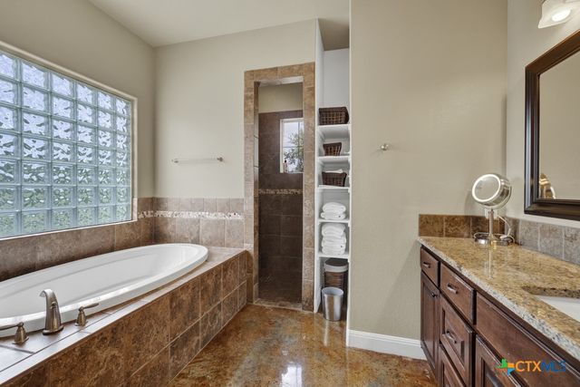 3032 Rolling Oaks Drive, New Braunfels, TX 78132