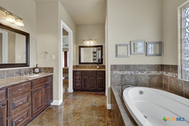 3032 Rolling Oaks Drive, New Braunfels, TX 78132