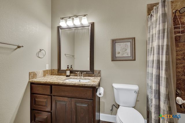 3032 Rolling Oaks Drive, New Braunfels, TX 78132