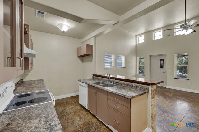 3032 Rolling Oaks Drive, New Braunfels, TX 78132