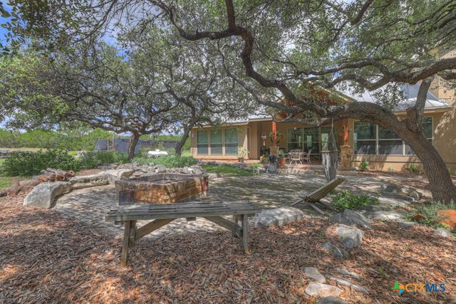 3032 Rolling Oaks Drive, New Braunfels, TX 78132