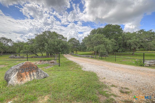 3032 Rolling Oaks Drive, New Braunfels, TX 78132