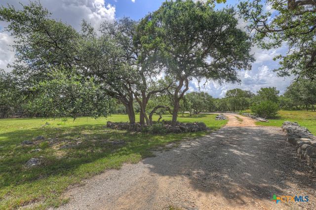 3032 Rolling Oaks Drive, New Braunfels, TX 78132