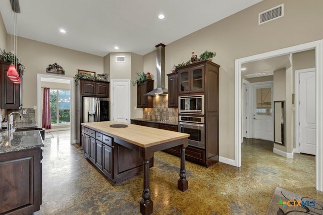 3032 Rolling Oaks Drive, New Braunfels, TX 78132