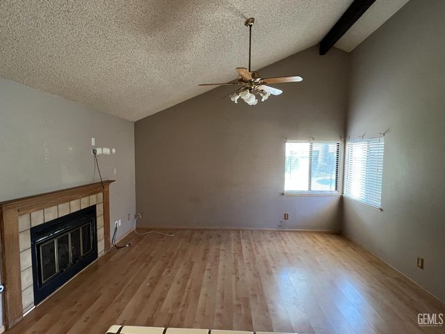 10105 Shadow Oak Way, Bakersfield, CA 93311