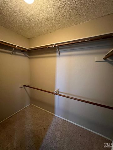 10105 Shadow Oak Way, Bakersfield, CA 93311