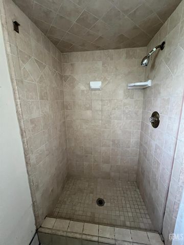 10105 Shadow Oak Way, Bakersfield, CA 93311