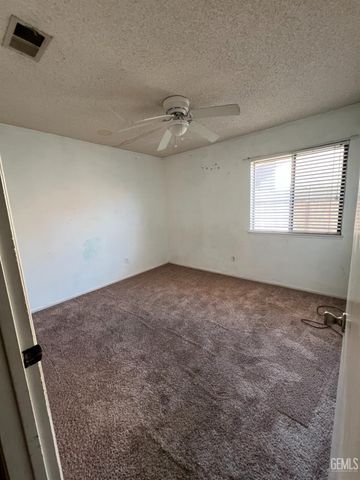 10105 Shadow Oak Way, Bakersfield, CA 93311