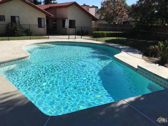 10105 Shadow Oak Way, Bakersfield, CA 93311