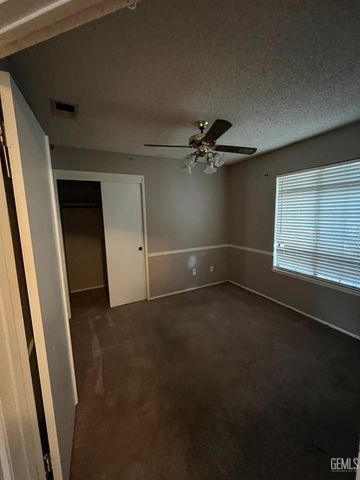 10105 Shadow Oak Way, Bakersfield, CA 93311