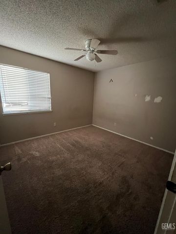 10105 Shadow Oak Way, Bakersfield, CA 93311