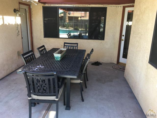 10105 Shadow Oak Way, Bakersfield, CA 93311