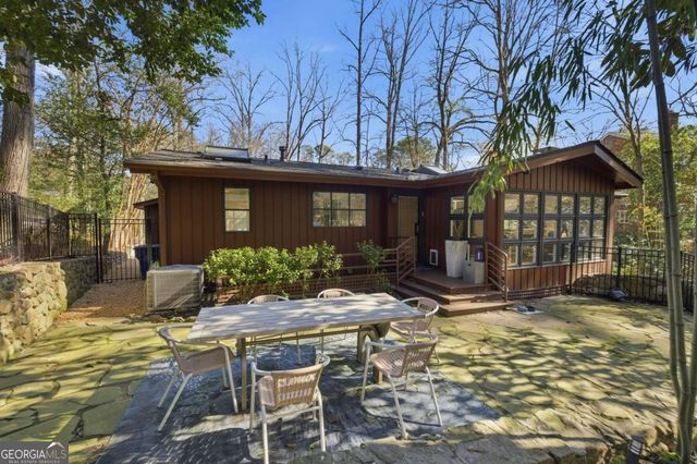 1860 Meredith Drive NW, Atlanta, GA 30318