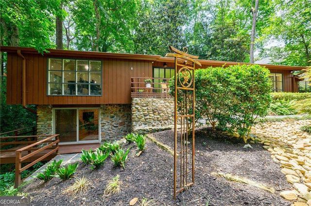 1860 Meredith Drive NW, Atlanta, GA 30318