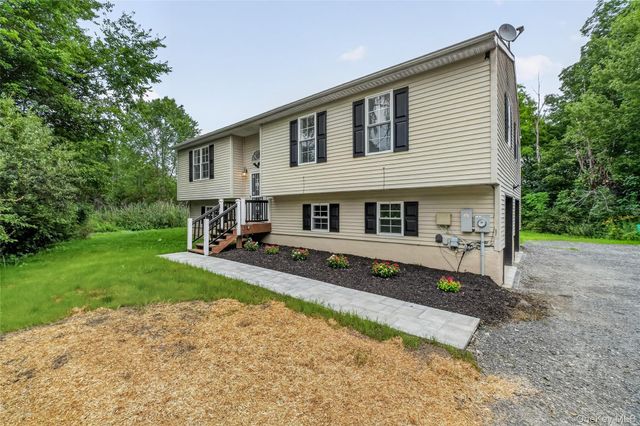 694 State Route 32, Wallkill, NY 12589