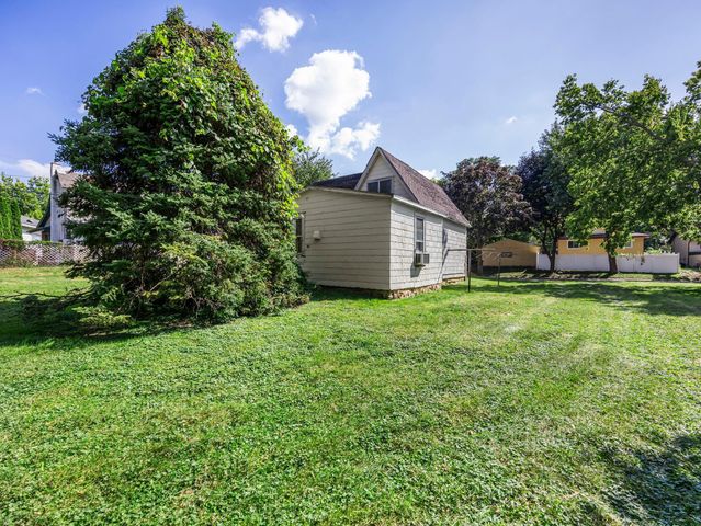 721 California Avenue E, Saint Paul, MN 55106