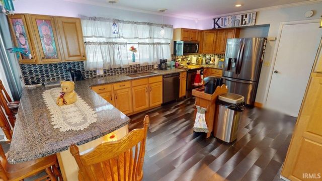 523 S Western Heights Loop, Monticello, IN 47960