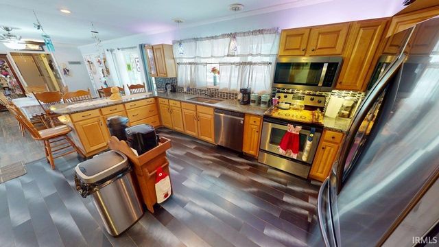 523 S Western Heights Loop, Monticello, IN 47960