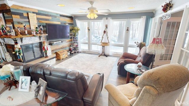 523 S Western Heights Loop, Monticello, IN 47960