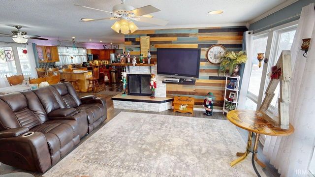 523 S Western Heights Loop, Monticello, IN 47960