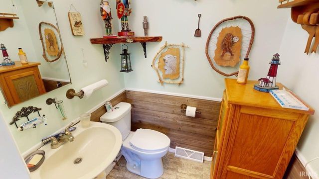 523 S Western Heights Loop, Monticello, IN 47960