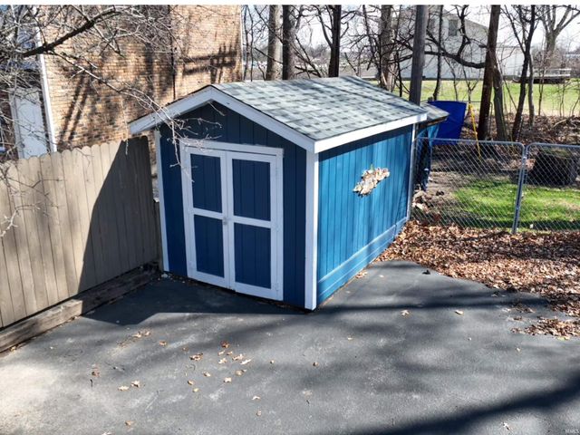 523 S Western Heights Loop, Monticello, IN 47960