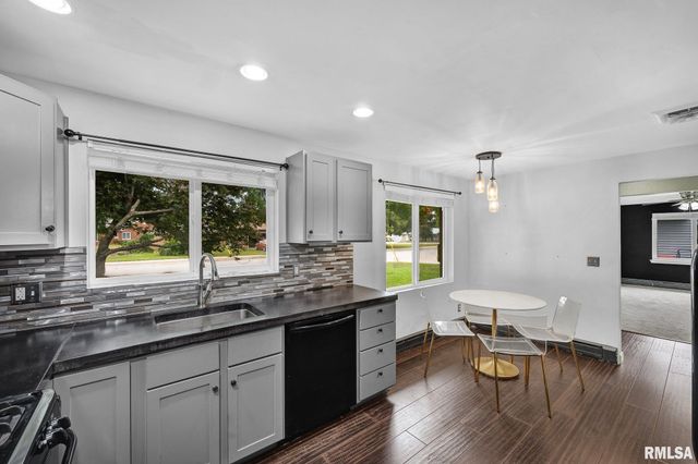 705 S 1ST Avenue, Morton, IL 61550
