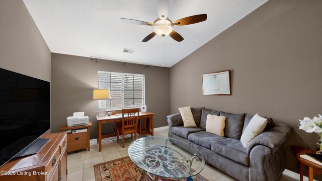 401 Creason Ct 208, Louisville, KY 40223