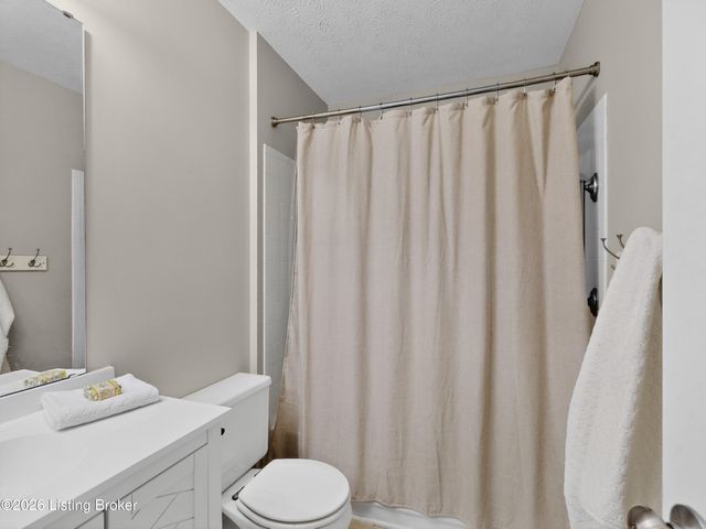 401 Creason Ct 208, Louisville, KY 40223