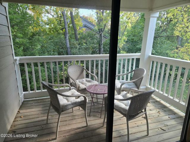 401 Creason Ct 208, Louisville, KY 40223