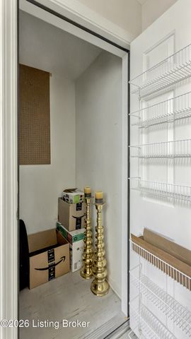 401 Creason Ct 208, Louisville, KY 40223