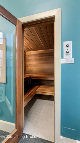 401 Creason Ct 208, Louisville, KY 40223