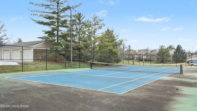 401 Creason Ct 208, Louisville, KY 40223