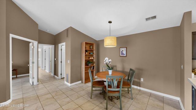 401 Creason Ct 208, Louisville, KY 40223