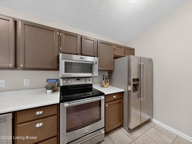 401 Creason Ct 208, Louisville, KY 40223