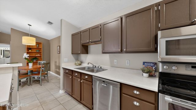 401 Creason Ct 208, Louisville, KY 40223