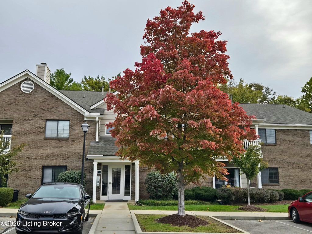 401 Creason Ct 208, Louisville, KY 40223