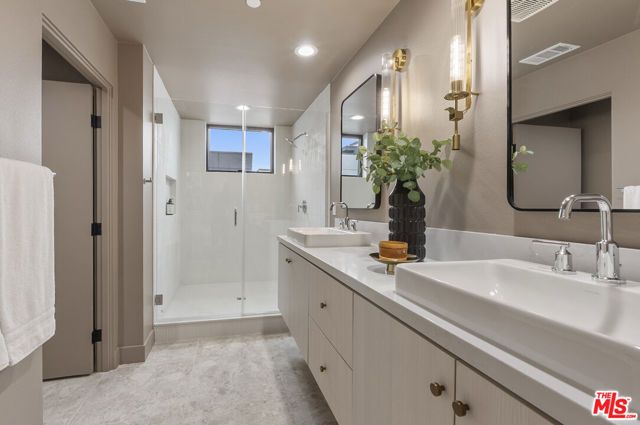 1316 W Cannon Drive, Los Angeles, CA 90026