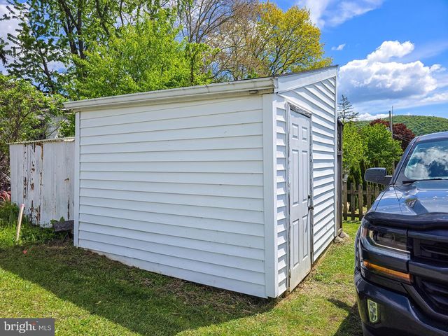 305 PROSPECT AVE, Duncannon, PA 17020