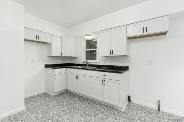 610 W Austin Avenue, Flint, MI 48505